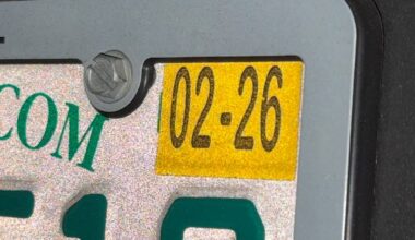 Florida House Bill 841 would eliminate yellow stickers