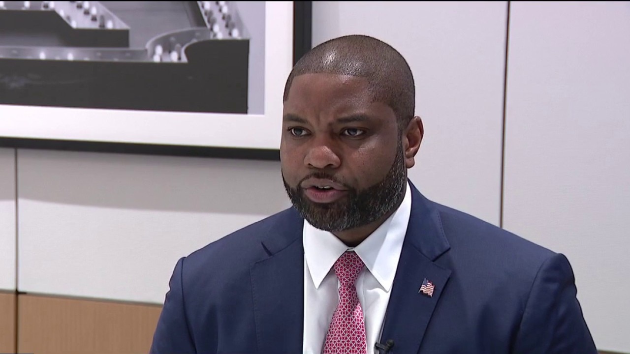 Leading GOP candidate for FL governor holding town hall