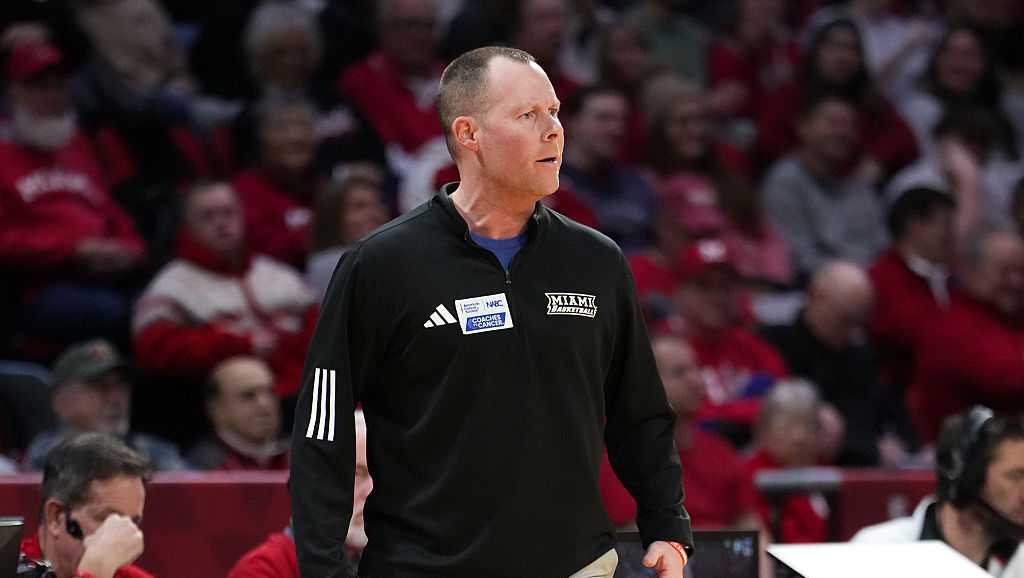 Miami (OH) head coach storms into locker room against WMU, pushes equipment