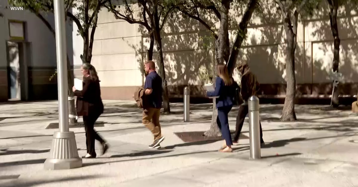 Family of Anna Kepner seen outside a Miami federal courthouse – WFTV