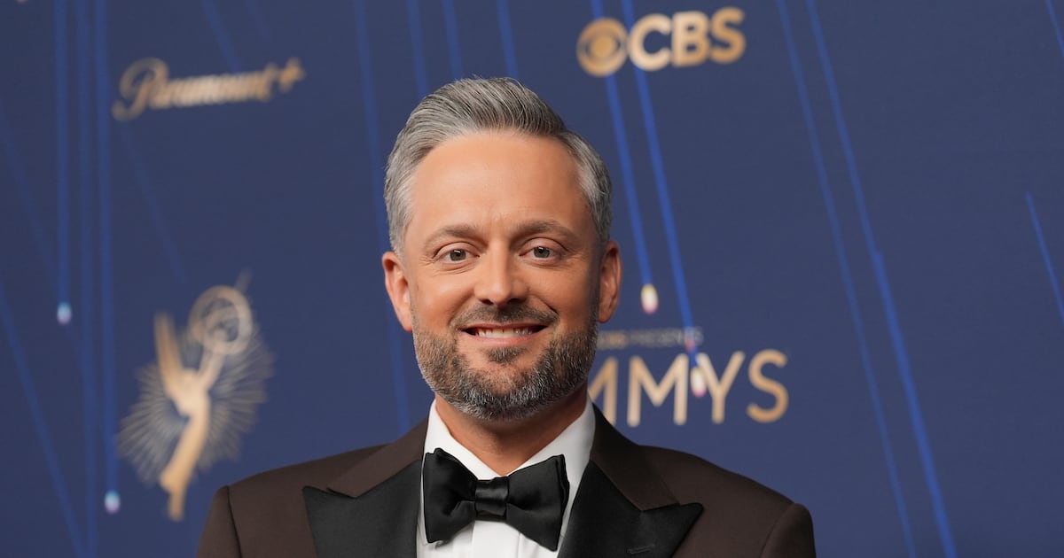 Nate Bargatze brings Big Dumb Eyes World Tour to Jacksonville – 104.5 WOKV