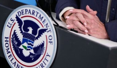 Federal appeals court backs Trump administration on immigrant detentions