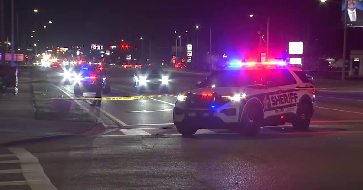 Large deputy presence near a Walmart in Orange County, E. Colonial shutdown – WFTV