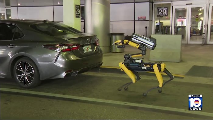Robot helps to identify explosive during simulation at Miami airport