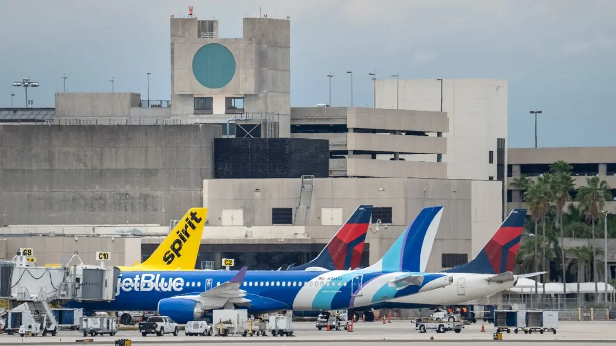 Spirit Airlines cancellations strand hundreds as staffing shortfalls and lone network leave travelers isolated