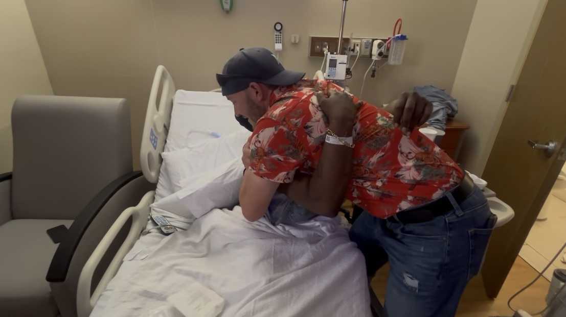 Emotional reunion after Florida man rescues mother and 3 children from canal