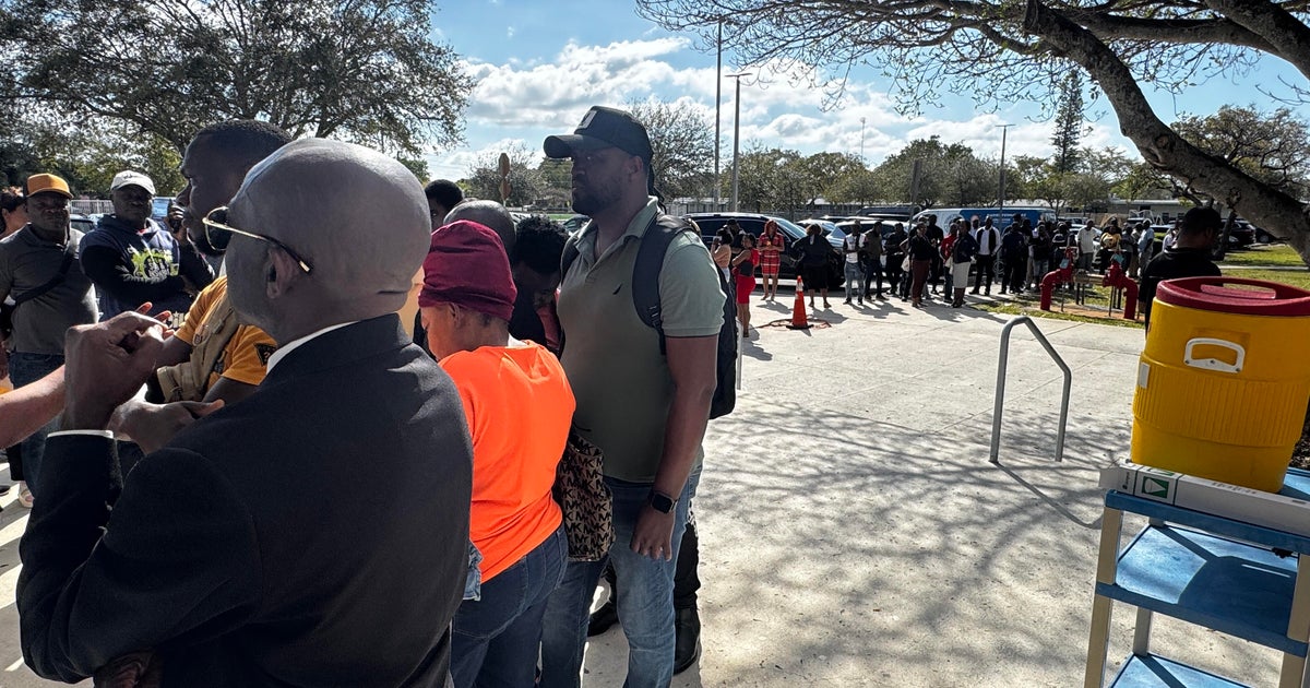 Hundreds of Haitian TPS holders line up in North Miami for driver's license help after judge's order