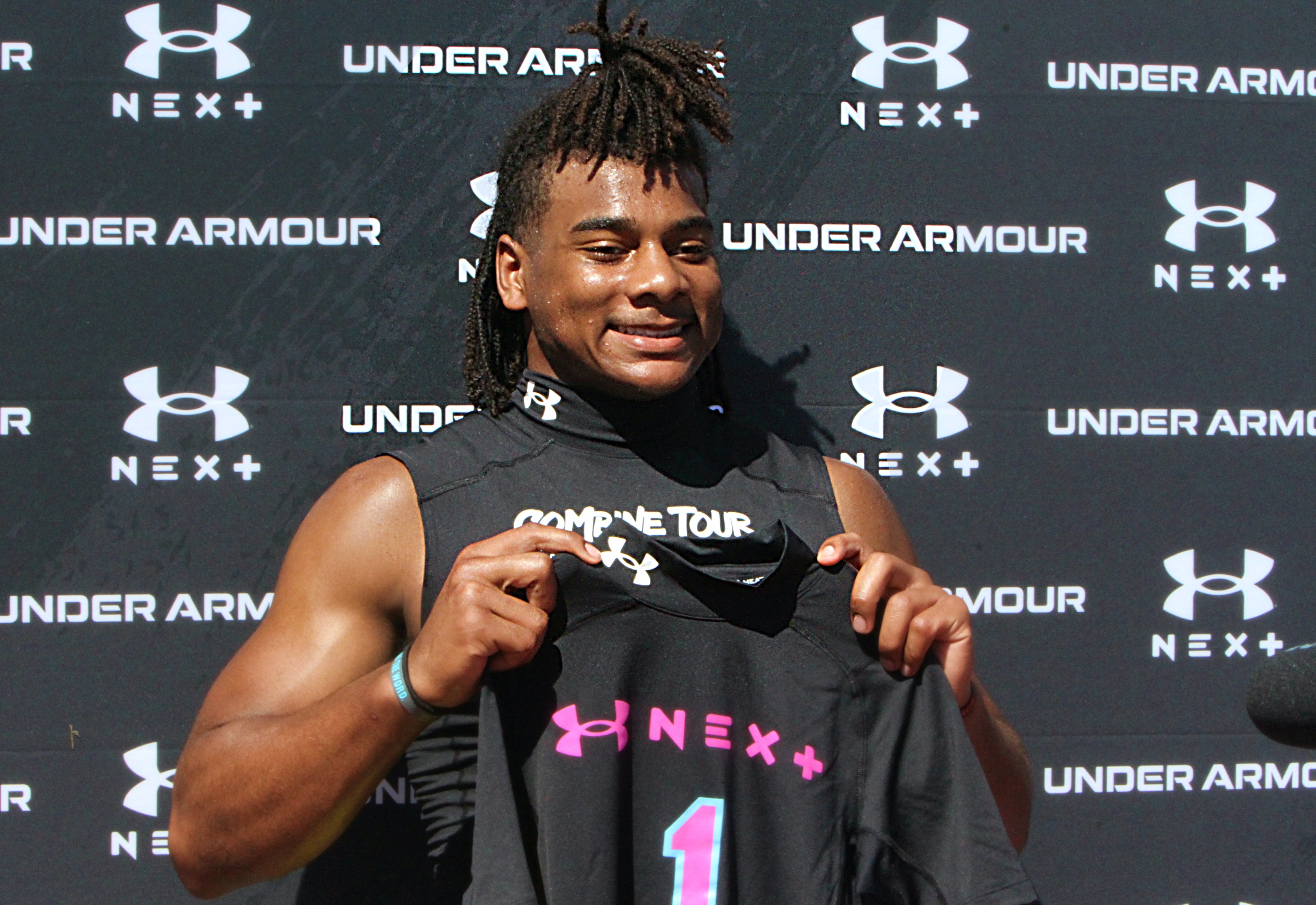 Linebackers co-MVP Jelani Bentley, 2027, of Tavares at the 2026...