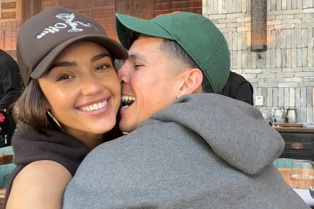 Jessica Alba canoodles with Danny Ramirez at Miami hotspot and more star snaps