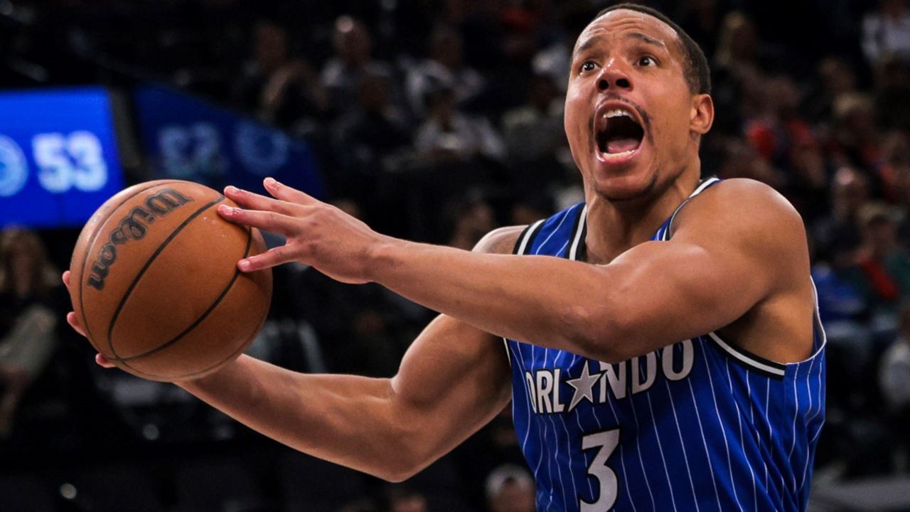 Orlando Magic guard Desmond Bane scores 2 of his 36 points against the Los Angeles Clippers on Sunday, Feb. 22, 2026, in Inglewood, Calif. (AP Photo/Etienne Laurent)