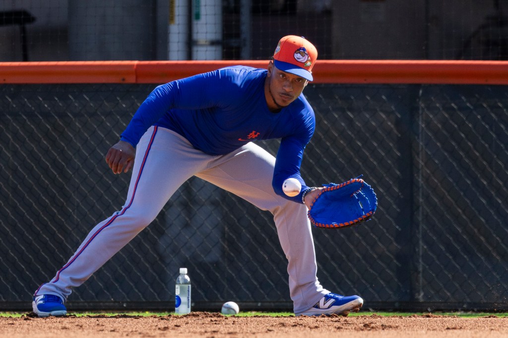 Jorge Polanco runs drills at first base during Spring Training at Clover Field, Friday, Feb. 20, 2026, in Port St. Lucie, FL.