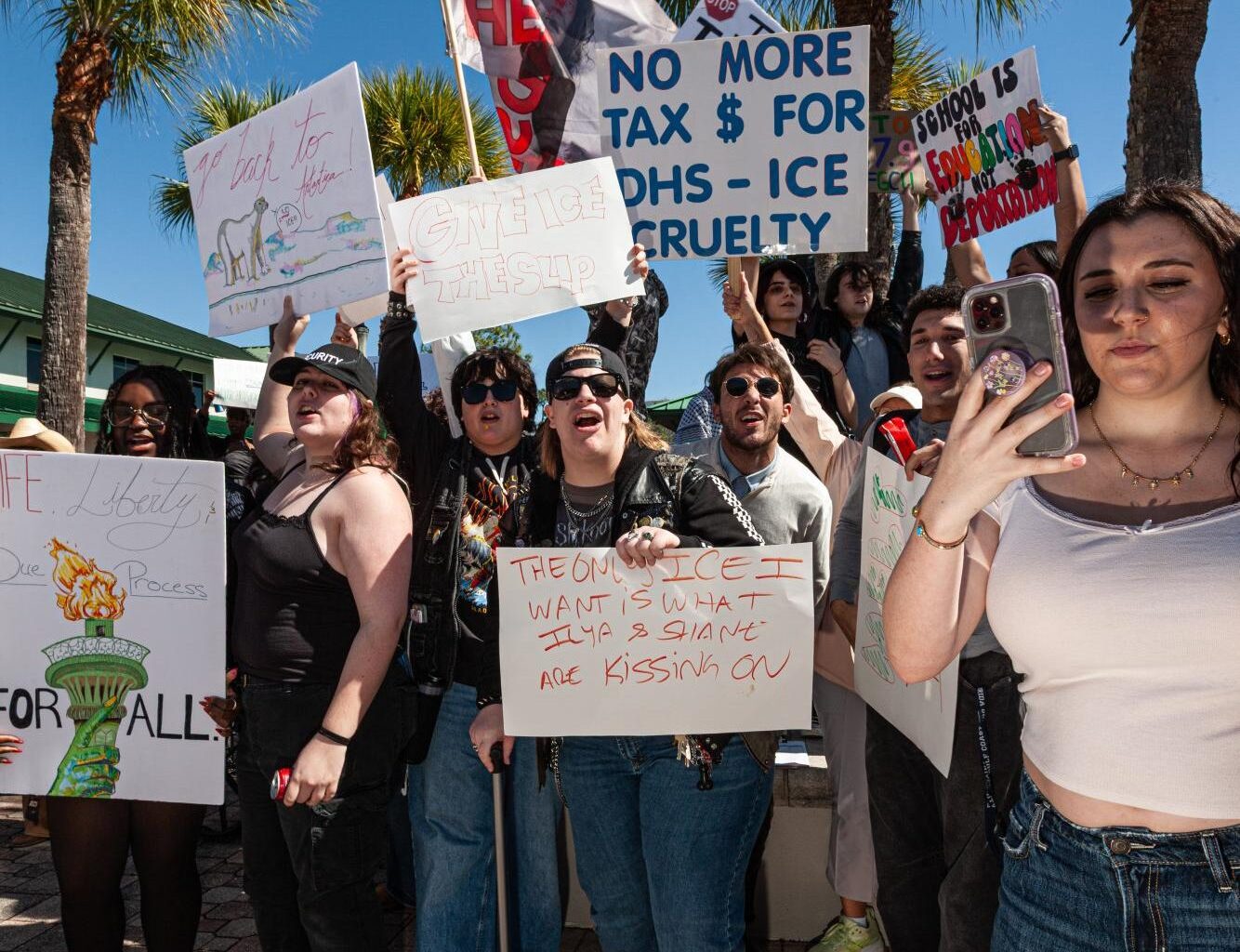 Students voice their opinions on ICE and 287(g) with on-campus protest – Eagle Media