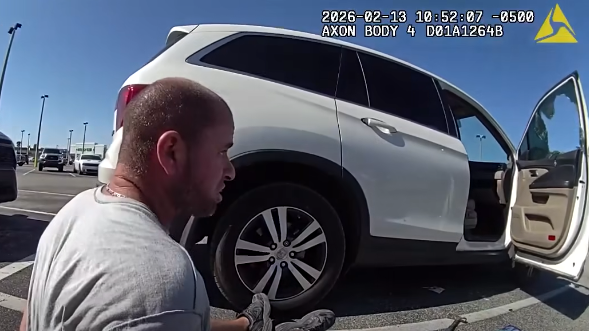 Florida man smashes random SUV with hammer in Publix parking lot