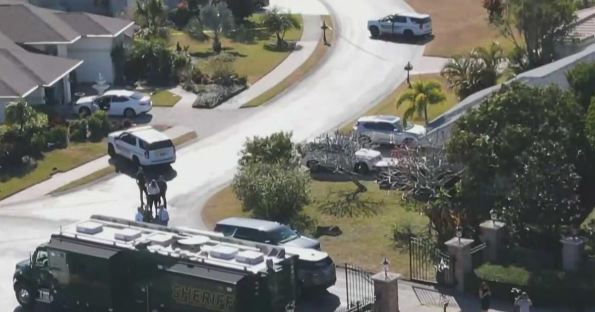 Seven people, including the suspected gunman, dead in Sarasota and Fort Lauderdale, police say the murders are connected
