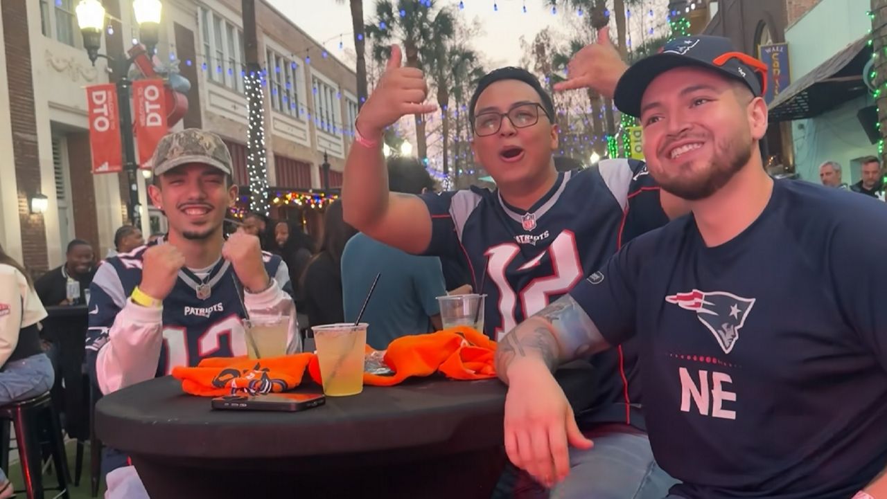 NFL fans pack Wall Street Plaza for Super Bowl party