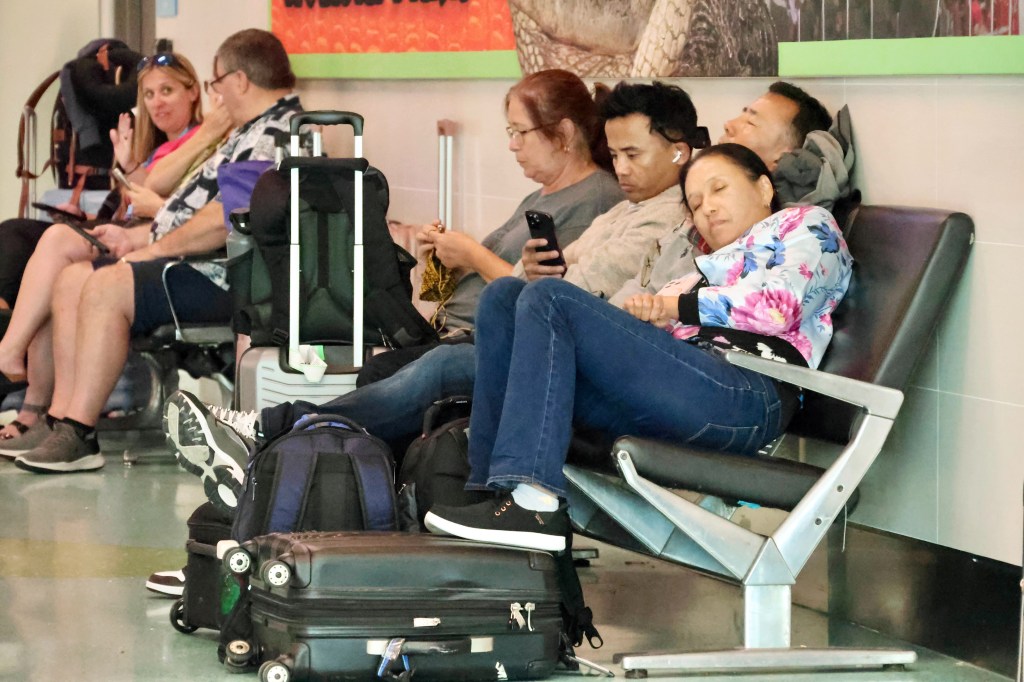 Thousands stuck at South Florida airports as blizzard paralyzes Northeast – Sun Sentinel