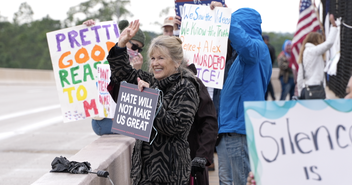 ‘ICE Out’ protest draws demonstrators to Estero I-75 overpass
