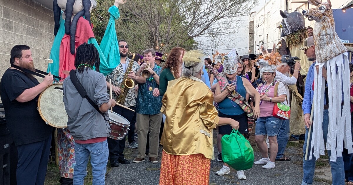 Tallahassee's Midtown holds its own Mardi Gras parade
