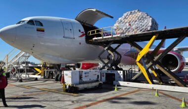 Valentine's Day flower imports increase at Miami airport, despite tariffs and higher costs