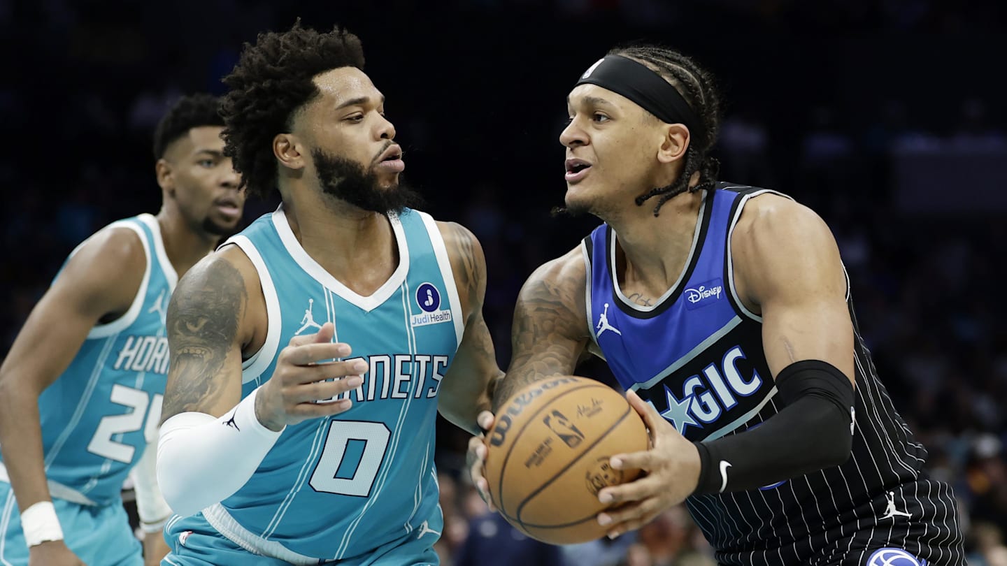 The Orlando Magic could not get back on the right foot. They looked disconnected as the Charlotte Hornets ran them out of the gym once again.