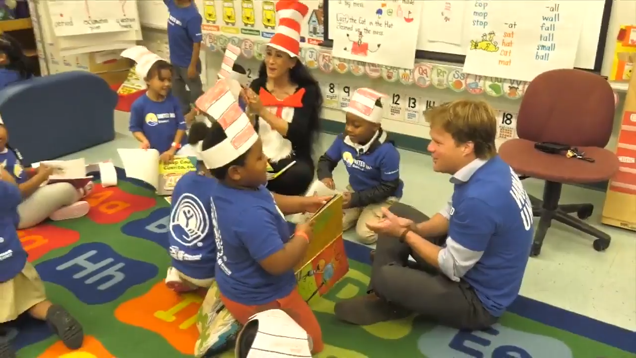 7’s Brandon Beyer reads to children at United Way of Broward event in Fort Lauderdale - WSVN 7News | Miami News, Weather, Sports