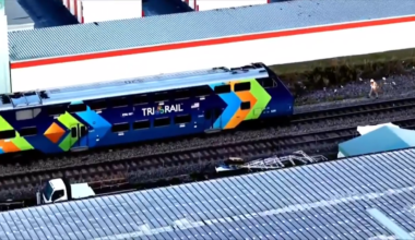 Driver flees after colliding with Tri-Rail train in Hollywood - WSVN 7News | Miami News, Weather, Sports