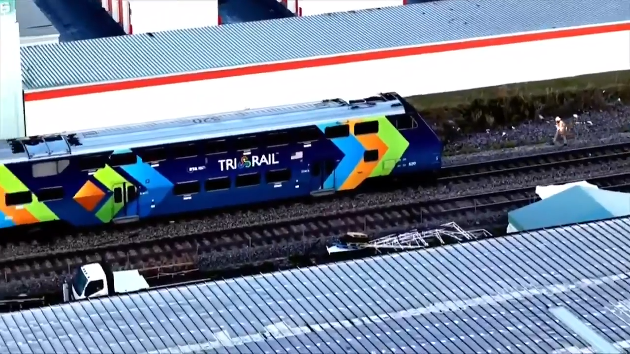 Driver flees after colliding with Tri-Rail train in Hollywood - WSVN 7News | Miami News, Weather, Sports