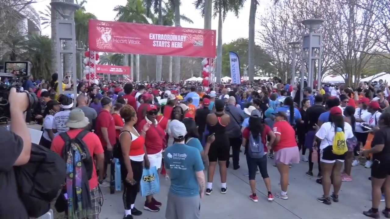 Thousands gather in Nova Southeastern University for Broward Heart Walk - WSVN 7News | Miami News, Weather, Sports