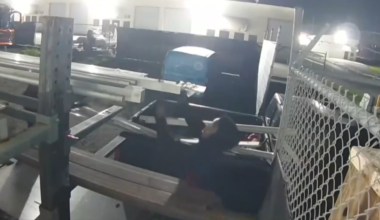 Authorities search for crooks caught on camera taking $15K in aluminum from Dania Beach marine business - WSVN 7News | Miami News, Weather, Sports