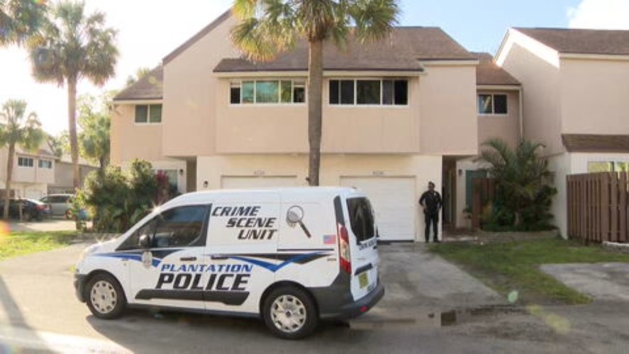 Fire under control after blaze erupts on 2nd floor of Plantation home - WSVN 7News | Miami News, Weather, Sports