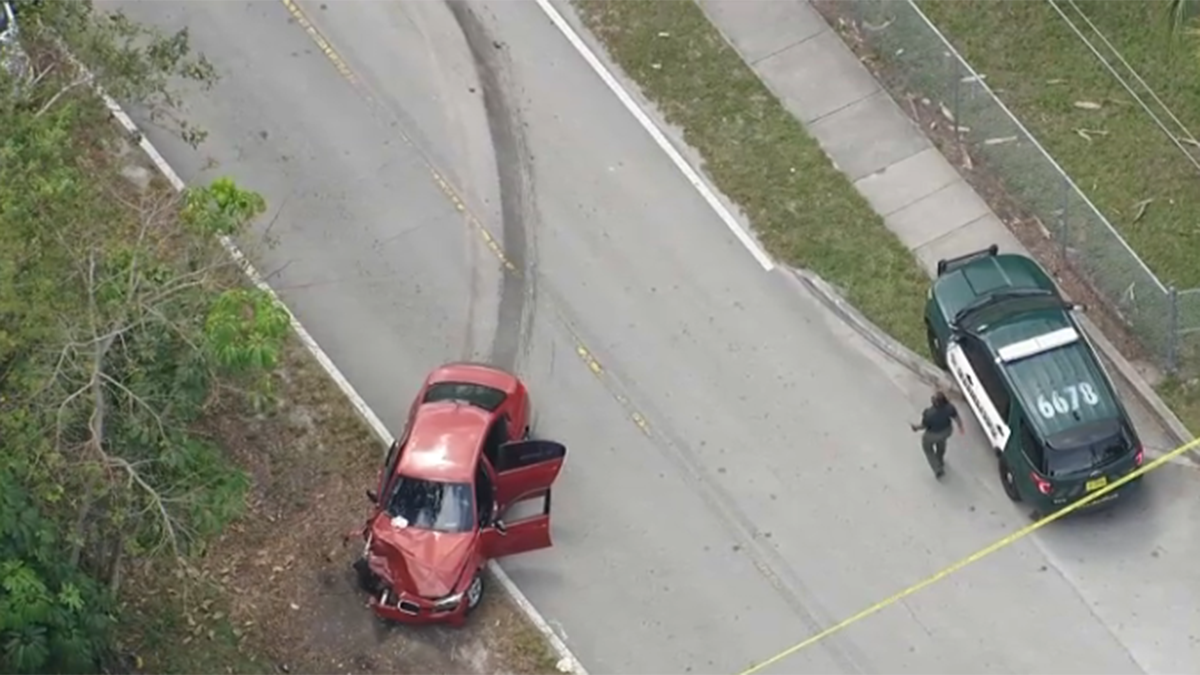 2 juveniles and adult hospitalized after crash near Lauderdale Lakes school – NBC 6 South Florida