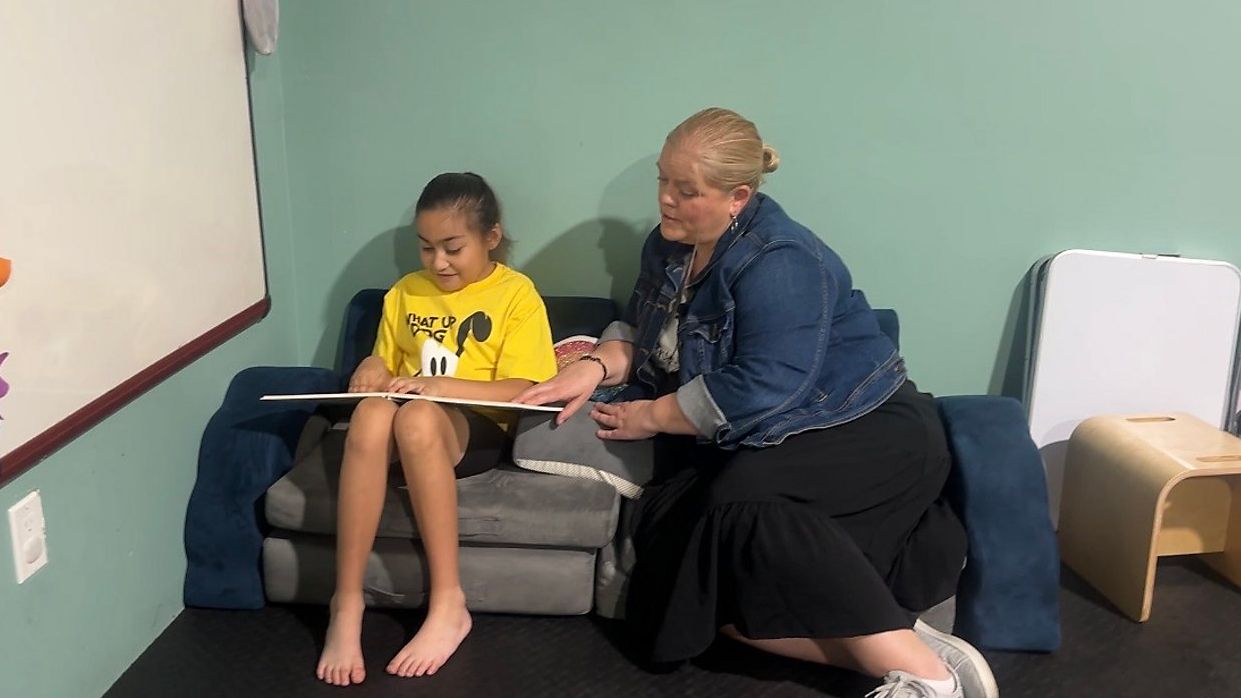 Ellie (left) and Jennifer Torres (right) as they work through emotions. (Spectrum Bay News 9/Lizbeth Gutierrez)