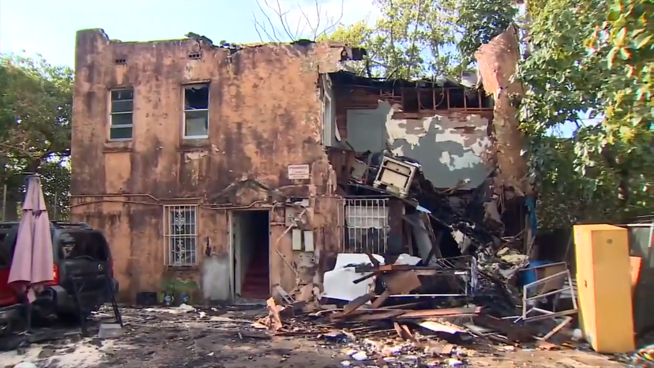 2 displaced after apartment bursts into flames in Miami - WSVN 7News | Miami News, Weather, Sports