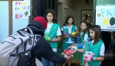 Girl Scouts donate 500 boxes of cookies for homeless residents in Pompano Beach - WSVN 7News | Miami News, Weather, Sports
