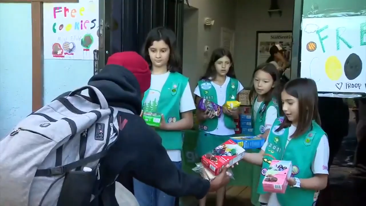 Girl Scouts donate 500 boxes of cookies for homeless residents in Pompano Beach - WSVN 7News | Miami News, Weather, Sports