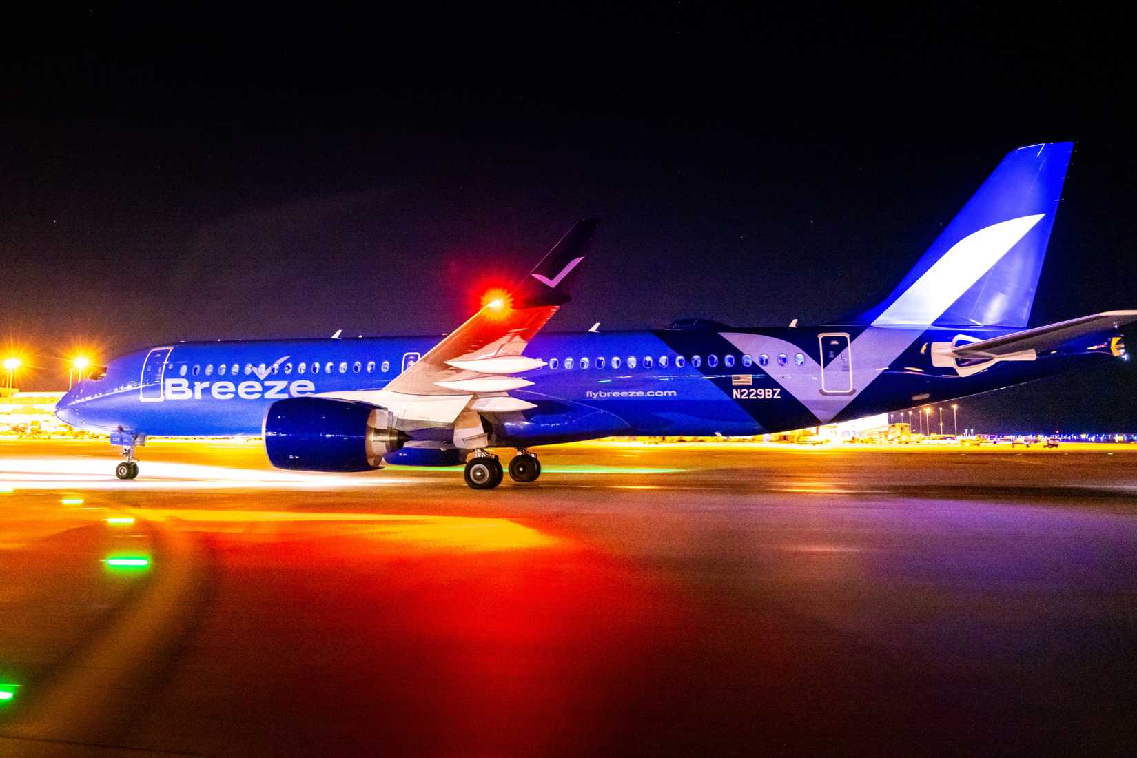 Breeze Airways Airbus A220-300