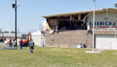 Volunteers gather at American Legion building in Jacksonville to clean up after tornado :: WRAL.com