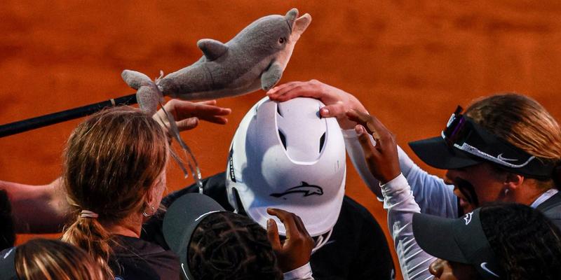 Softball Sweeps Tennessee Tech - Jacksonville University