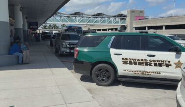 Man arrested after making bomb threat aboard JetBlue plane at FLL