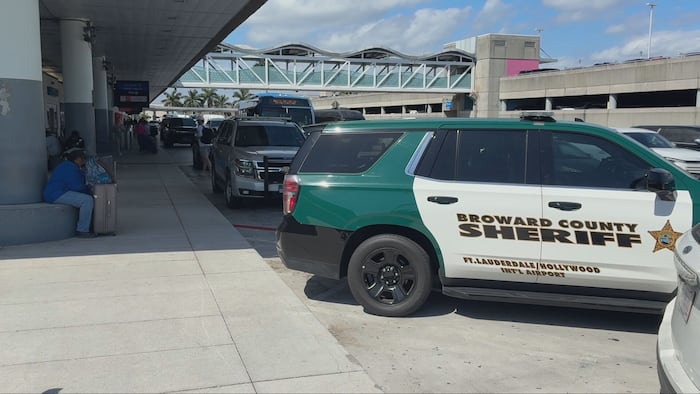 Man arrested after making bomb threat aboard JetBlue plane at FLL