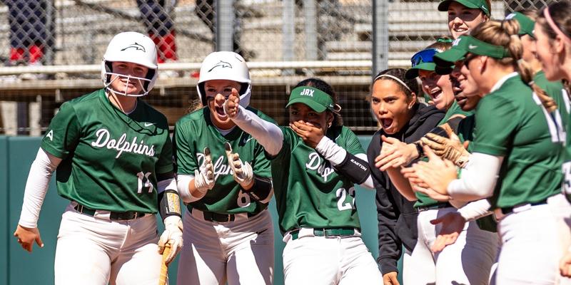 Dolphins Split Final Tournament Day Against DePaul