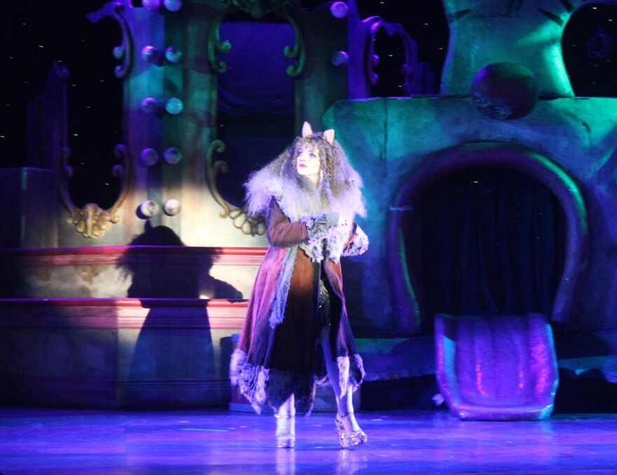 Abigail Aldridge as Grizabella in 'CATS' at Broadway Palm.