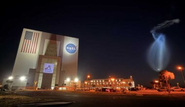 Space 'jellyfish' illuminates Florida sky after rocket launch