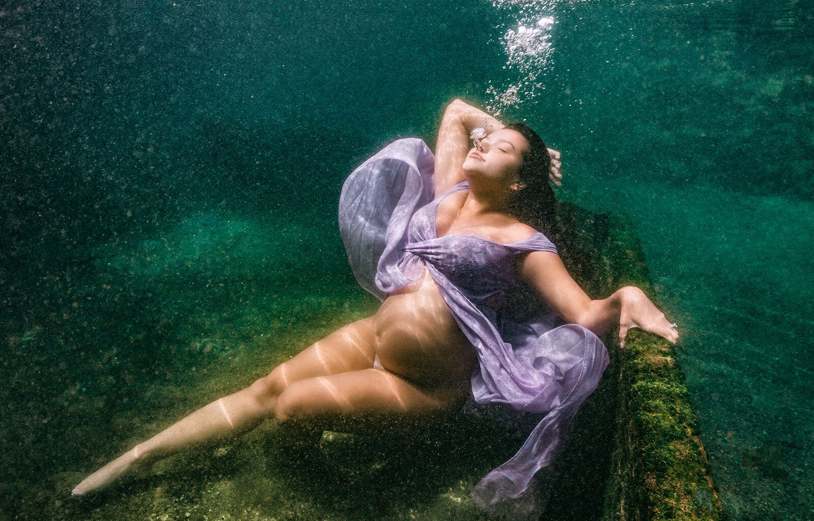 Tampa photographer turns backyard spring into underwater portrait studio