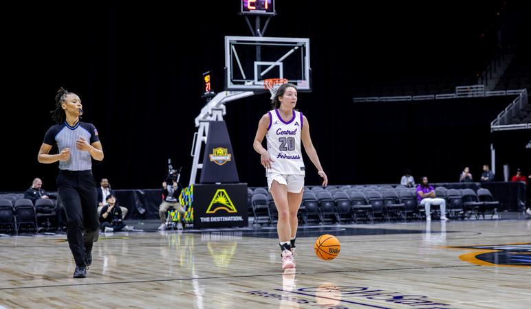 Women's Basketball Poised for Semifinal against Jacksonville