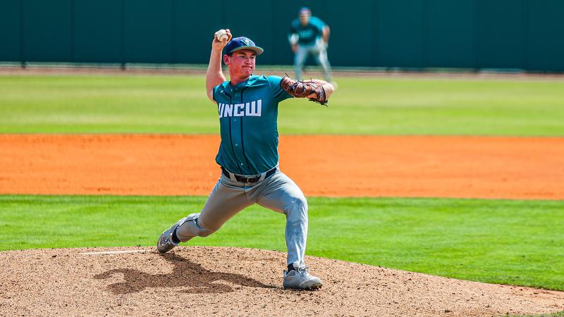 Diamond Hawks Sweep Dolphins - UNC Wilmington Athletics