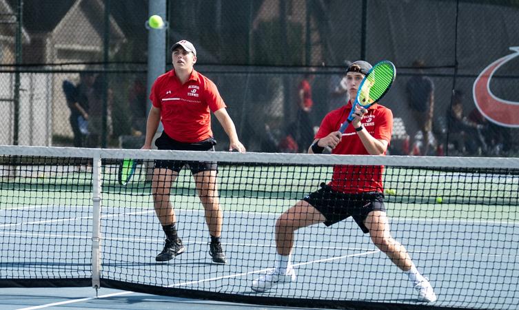 Greyhounds Run Past Devils in Florida