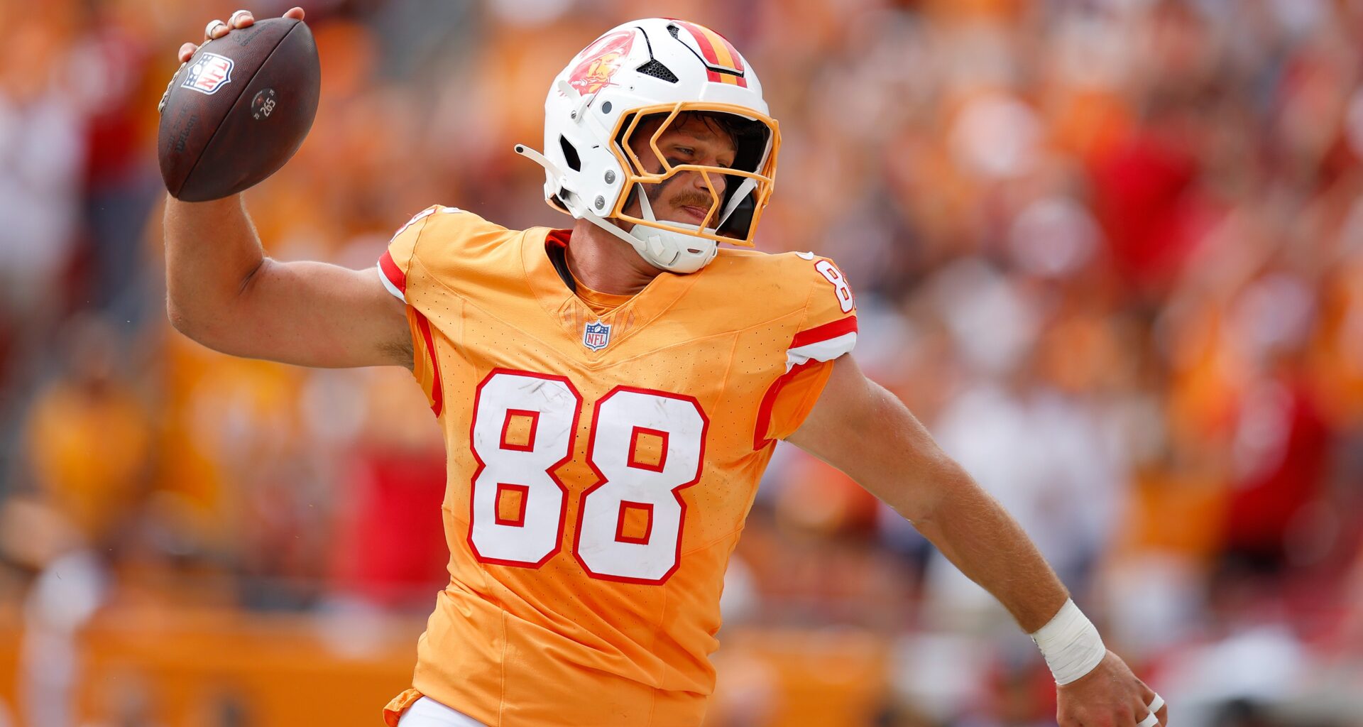 Buccaneers Bring Back Veteran Free Agent Tight End Cade Otton