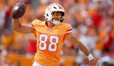 Buccaneers Bring Back Veteran Free Agent Tight End Cade Otton
