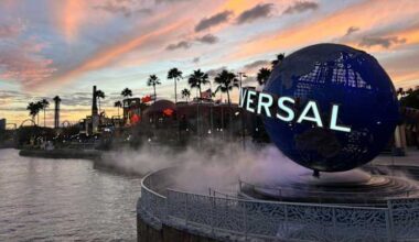 Drunk mom jailed after child found alone at Universal City Walk bar, deputies say